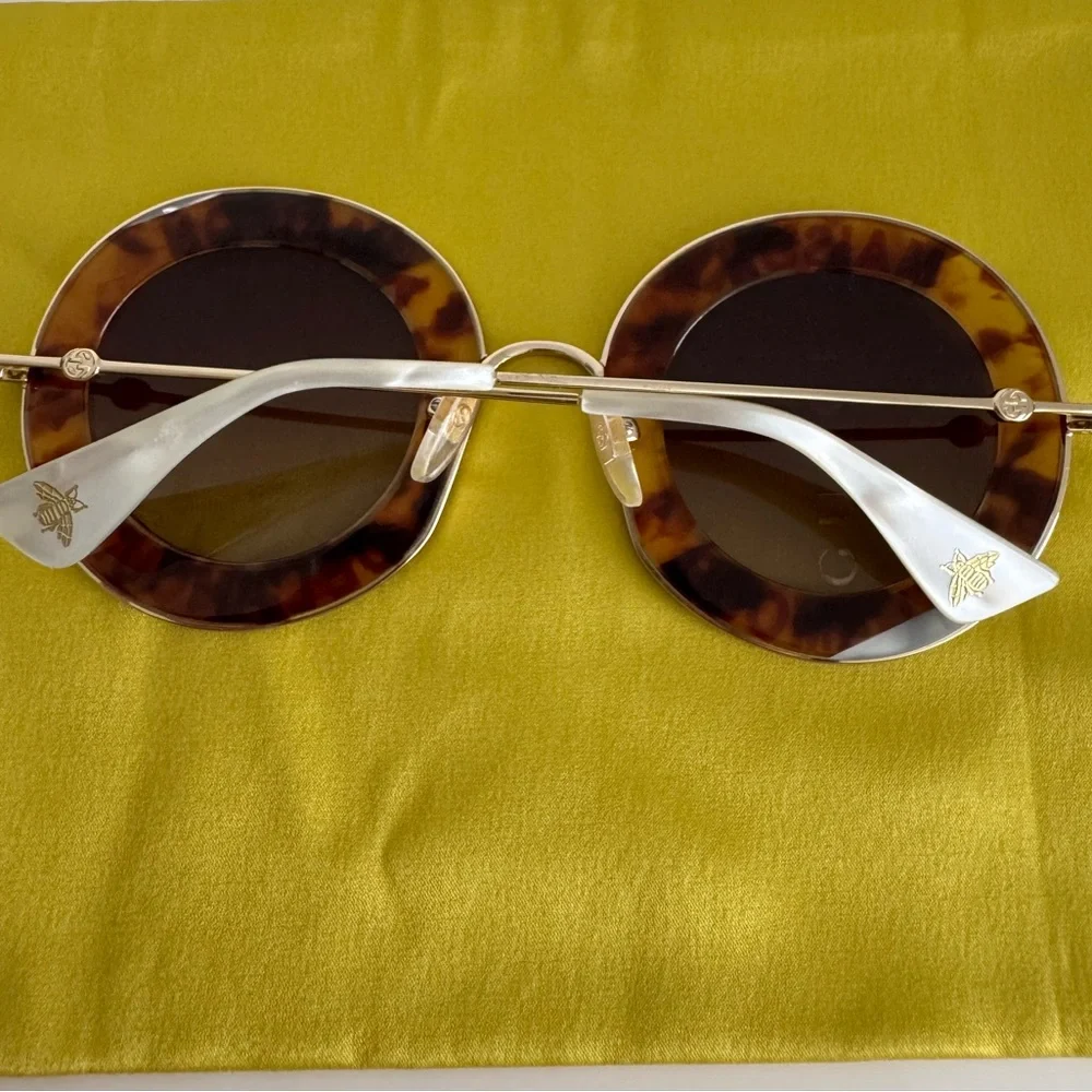 Gucci Oversized Gold and Brown Sunglasses with Tortoiseshell Frame - Picture 8 of 13
